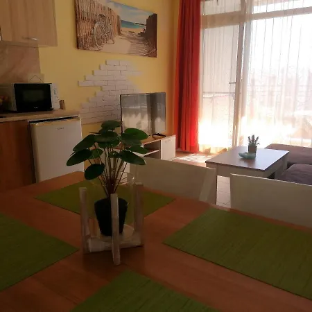апартамент белия делфин Greenlife Apartment